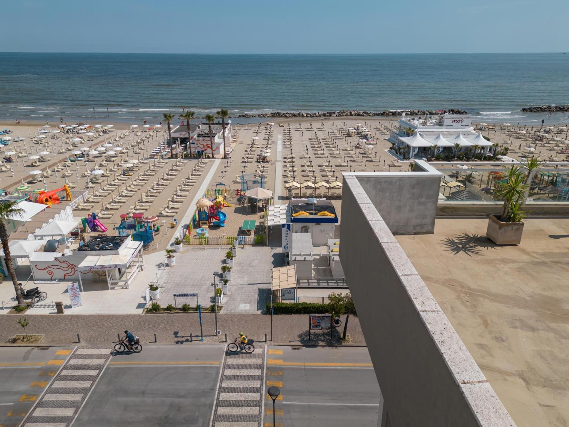 Hotel Augustus- Davanti A Noi C'E Solo Il Mare ميسانو ادرياتيكو المظهر الخارجي الصورة